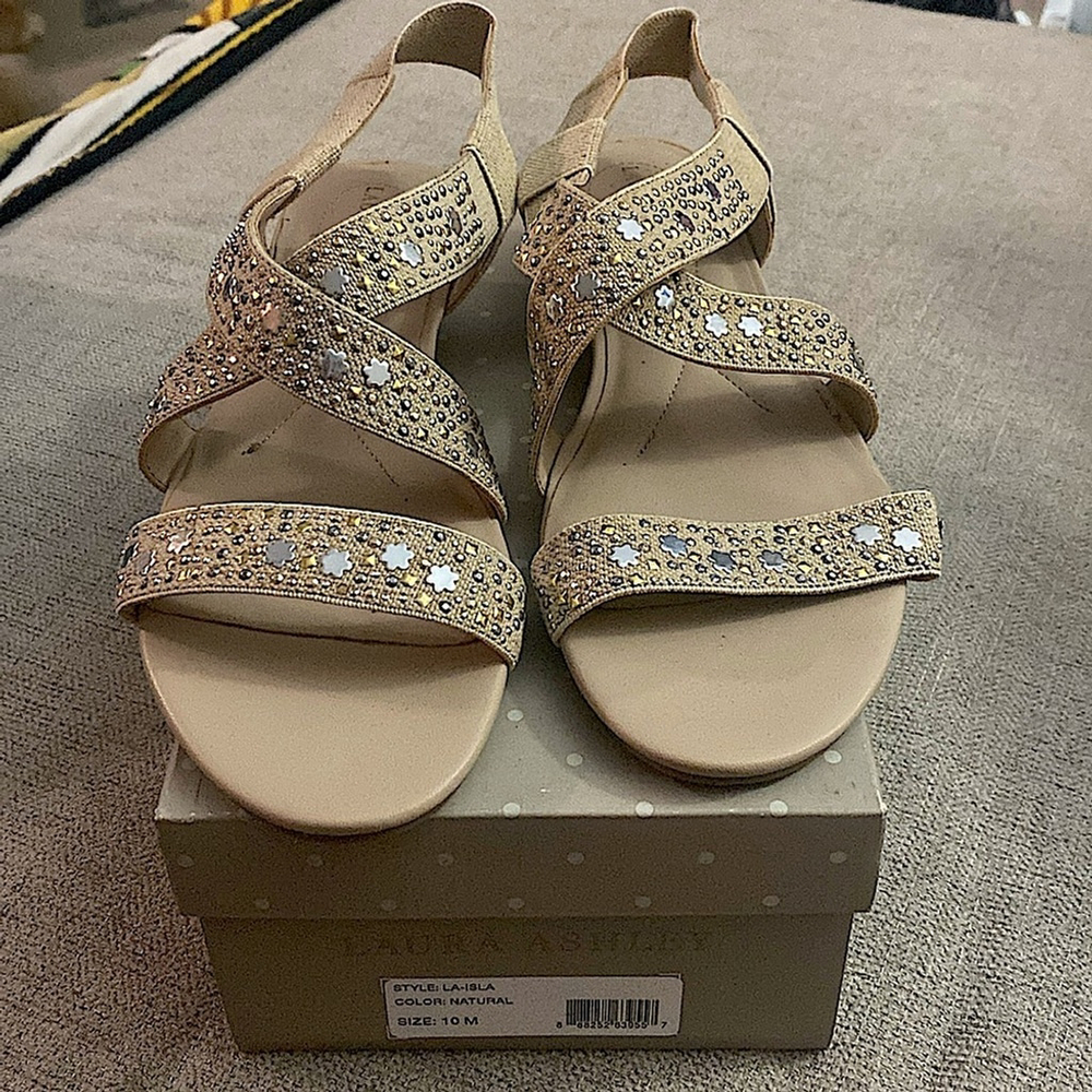 New Laura Ashley Sandal 10M Natural cream with rhinestones. Vintage from 90’s.
